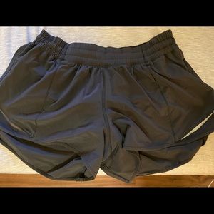 Lululemon Hotty Hot Shorts 2.5” Blk shorts size 10